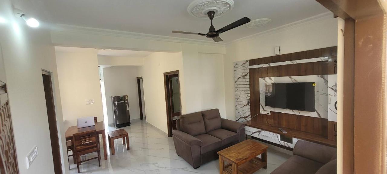 Castle Hsr Sarjapur Road Apartment Bangalore Bagian luar foto