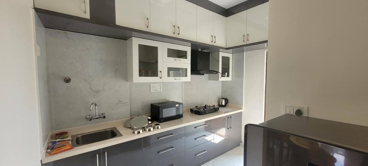 Castle Hsr Sarjapur Road Apartment Bangalore Bagian luar foto